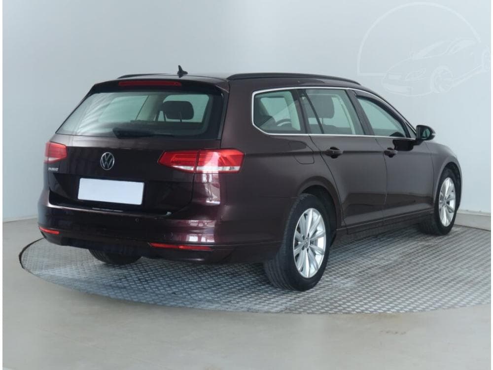 2018 Volkswagen PASSAT - 5