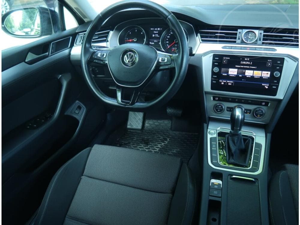2018 Volkswagen PASSAT - 7