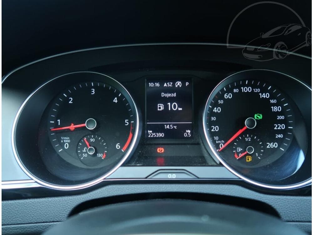 2018 Volkswagen PASSAT - 11