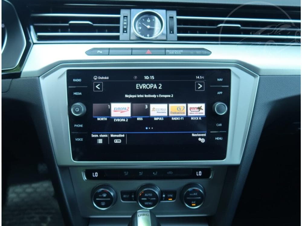 2018 Volkswagen PASSAT - 12