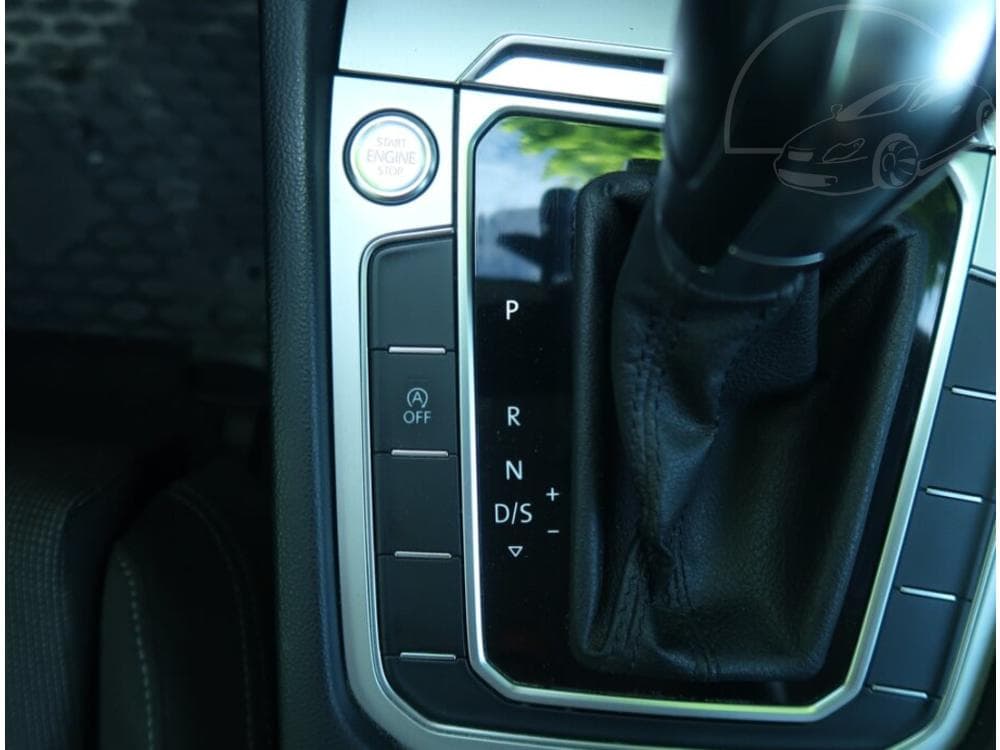 2018 Volkswagen PASSAT - 13