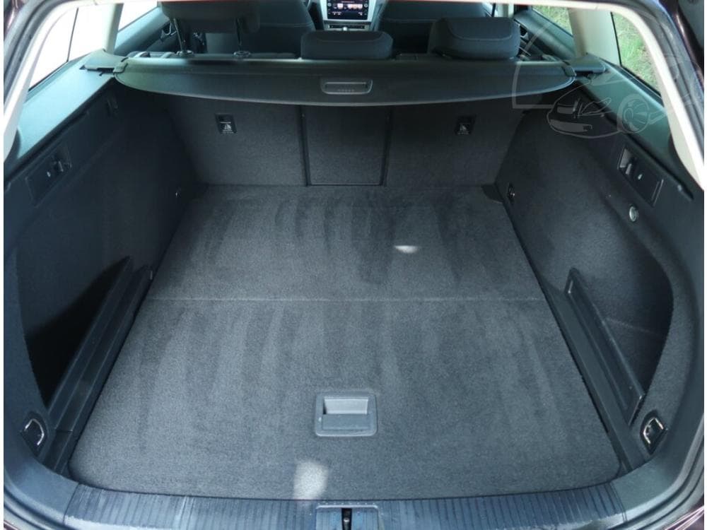 2018 Volkswagen PASSAT - 14