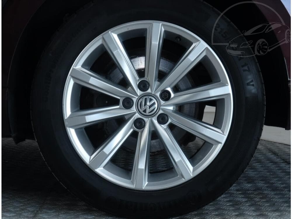 2018 Volkswagen PASSAT - 15