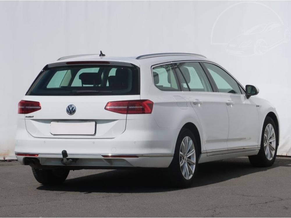 2018 Volkswagen PASSAT - 5