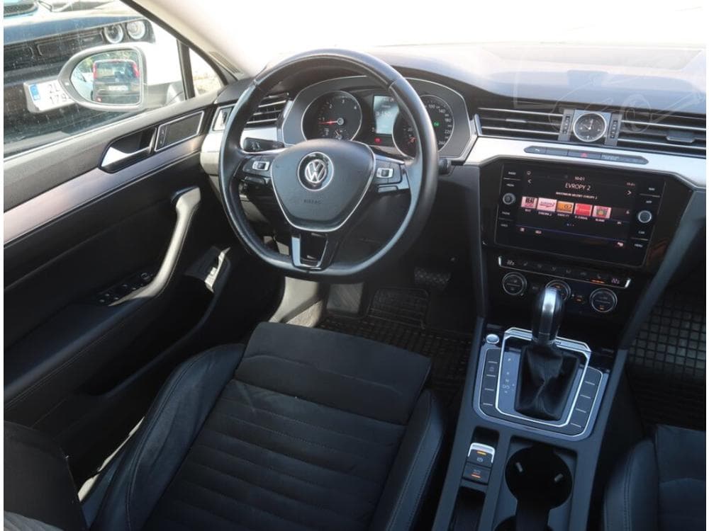 2018 Volkswagen PASSAT - 7