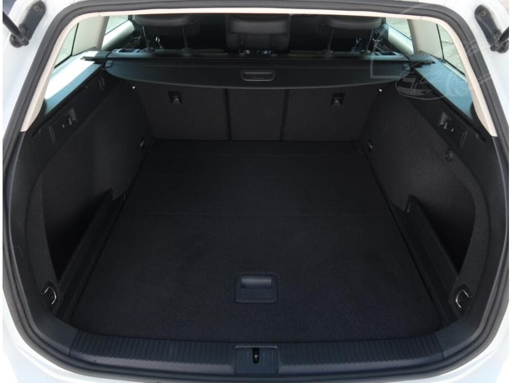 2018 Volkswagen PASSAT - 14
