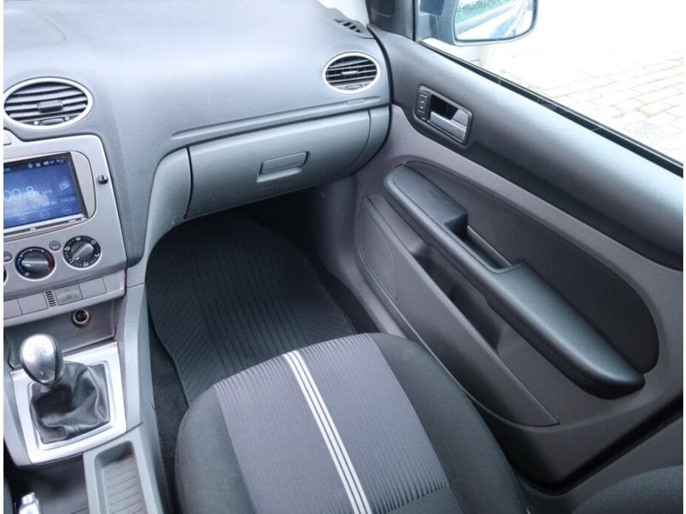 2010 Ford FOCUS - 8
