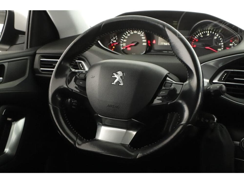 2017 Peugeot 308 - 12