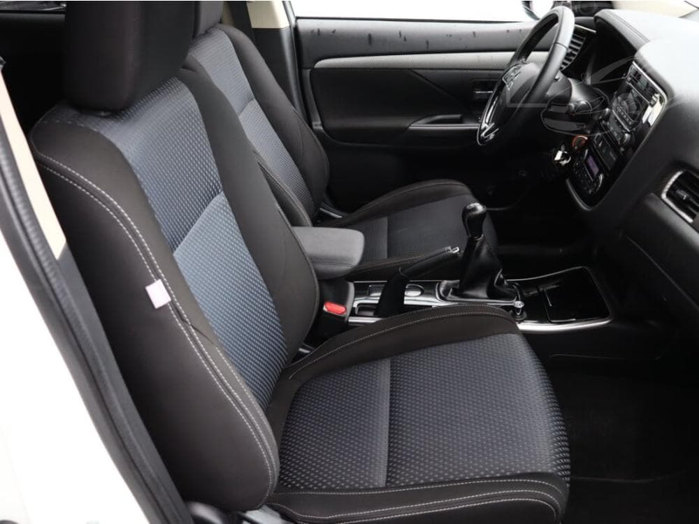 2018 Mitsubishi OUTLANDER - 7