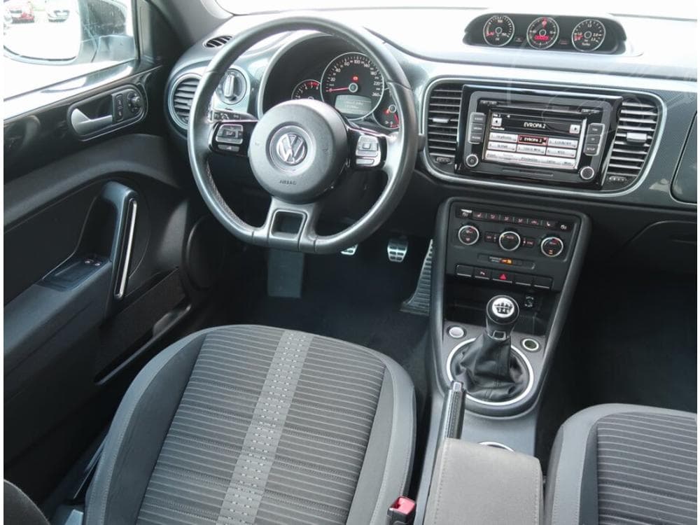 2012 Volkswagen BEETLE - 7