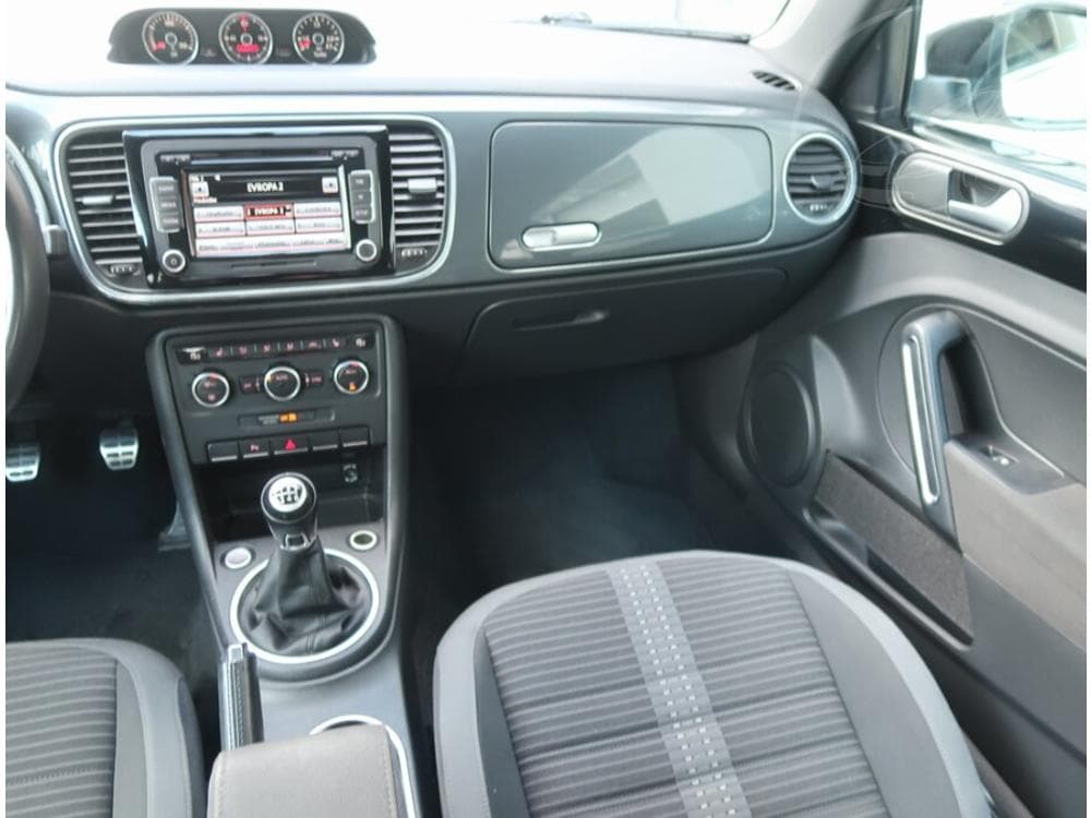 2012 Volkswagen BEETLE - 8