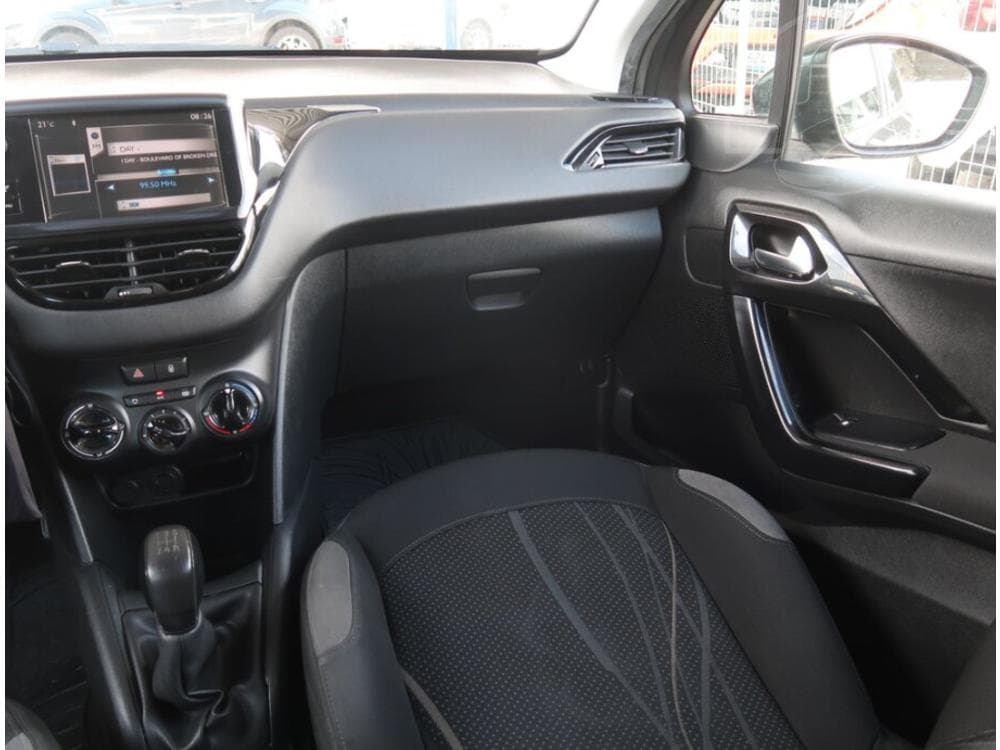 2013 Peugeot 208 - 8