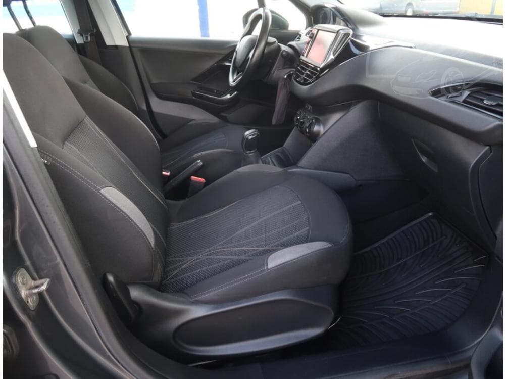 2013 Peugeot 208 - 9