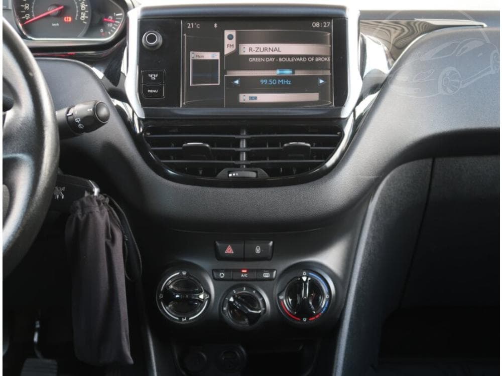 2013 Peugeot 208 - 12