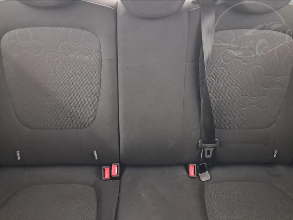 2011 Hyundai i20 - 10