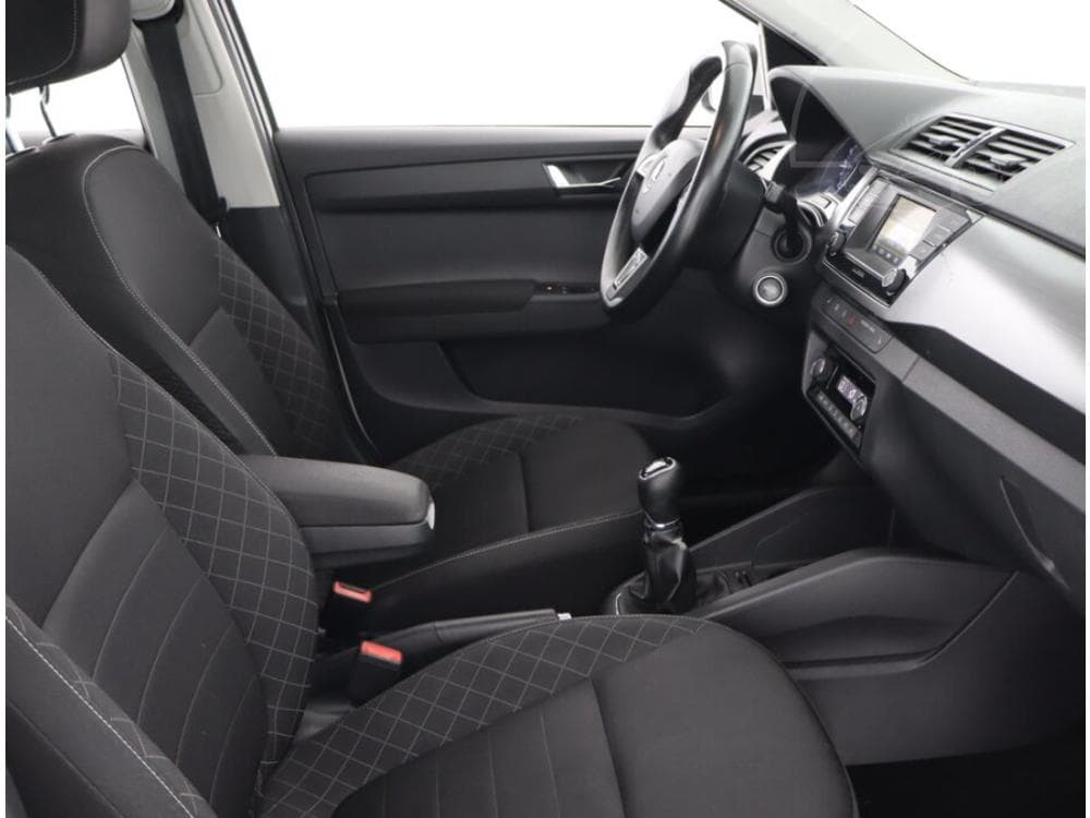 2015 Škoda FABIA - 9