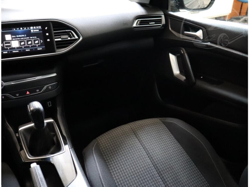 2018 Peugeot 308 - 8