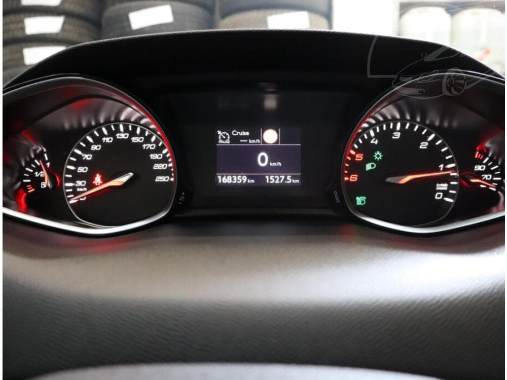 2018 Peugeot 308 - 11