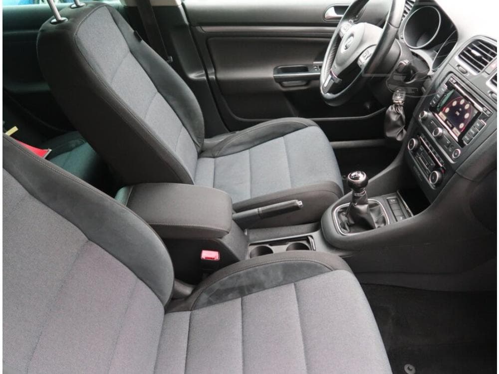 2011 Volkswagen GOLF - 9