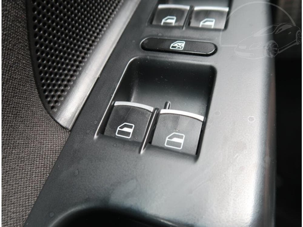 2011 Volkswagen GOLF - 13