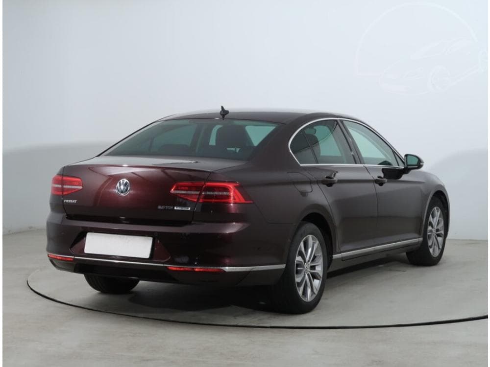 2016 Volkswagen PASSAT - 5