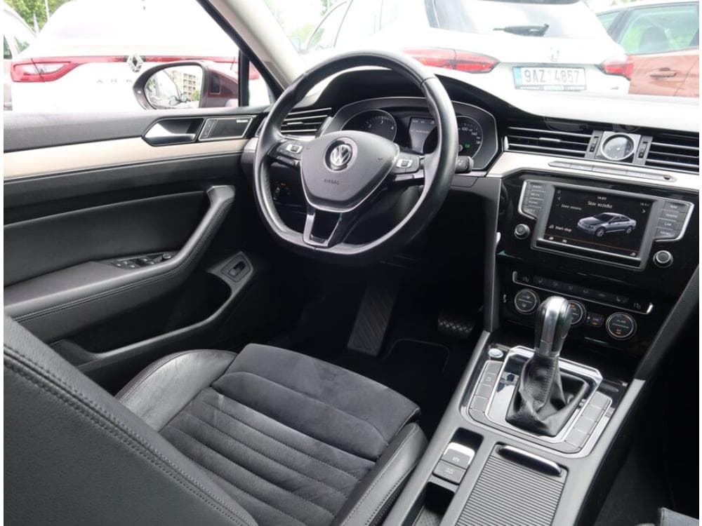 2016 Volkswagen PASSAT - 7