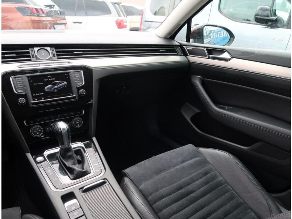 2016 Volkswagen PASSAT - 8