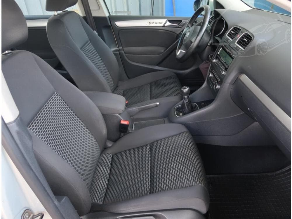 2011 Volkswagen GOLF - 9