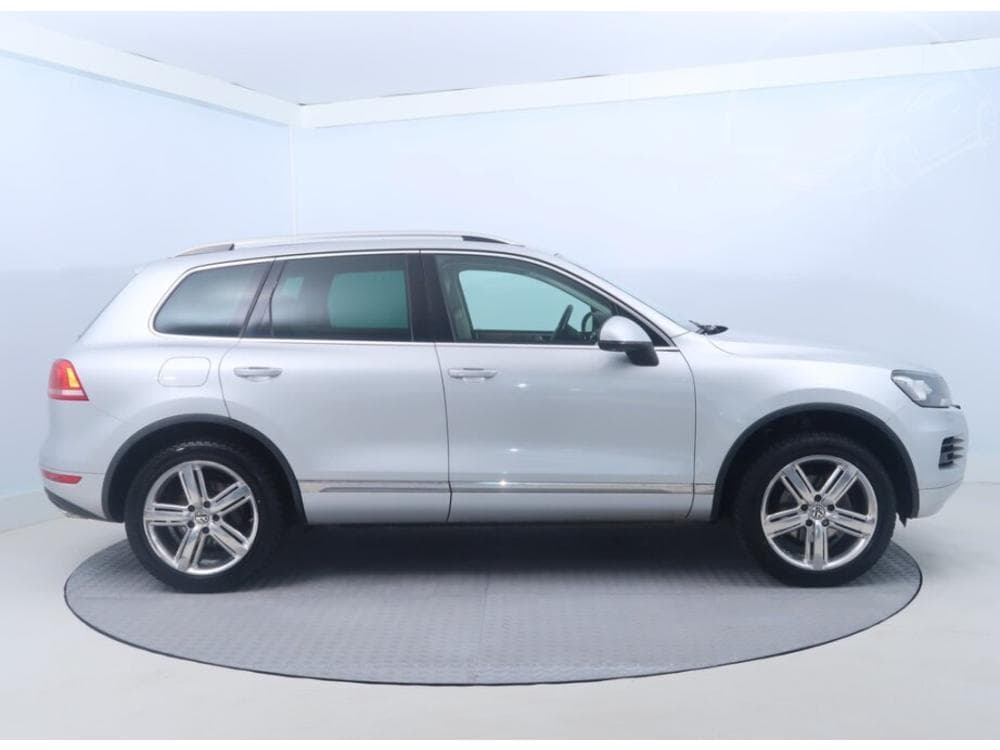 2012 Volkswagen TOUAREG - 6