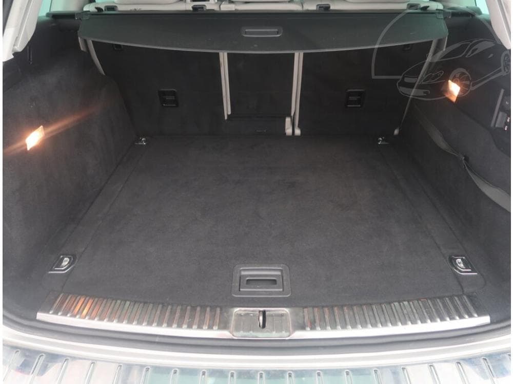 2012 Volkswagen TOUAREG - 14