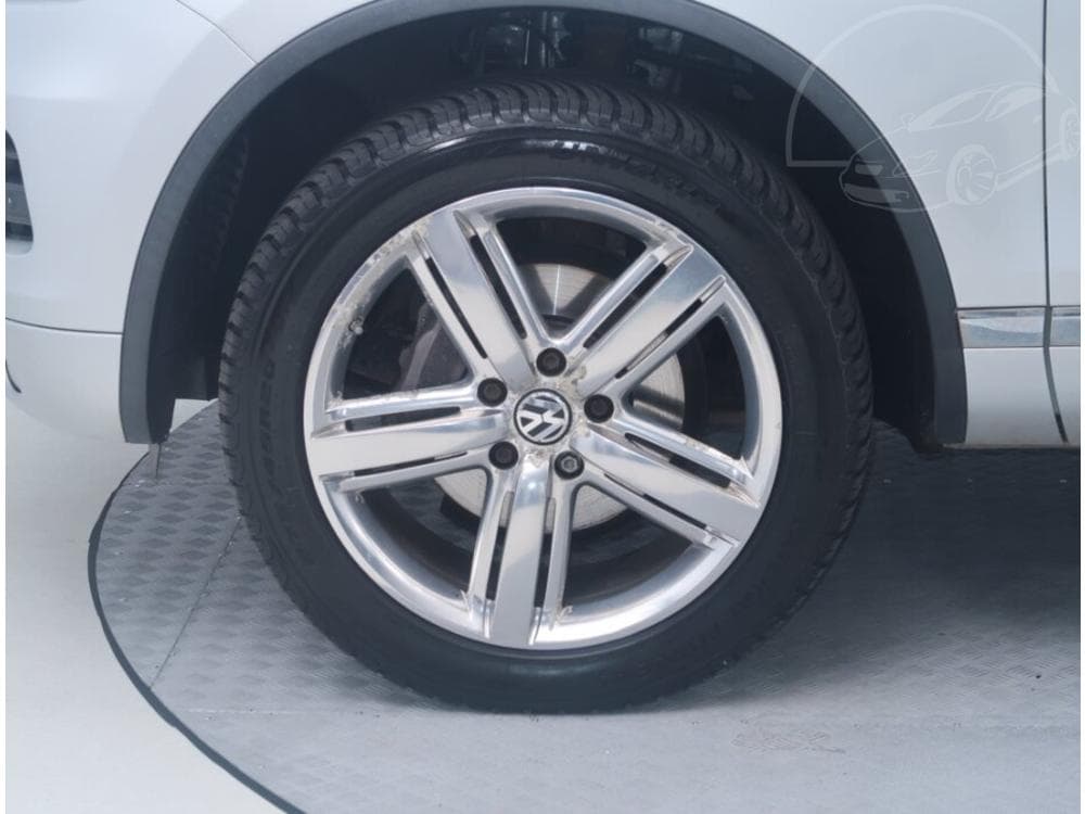 2012 Volkswagen TOUAREG - 15