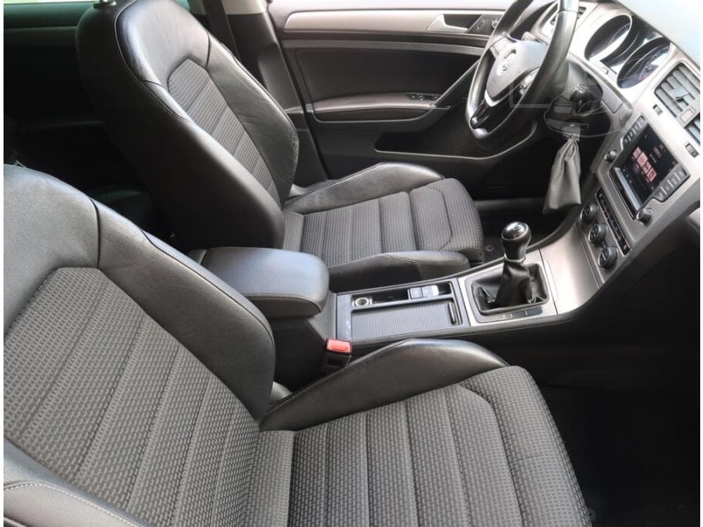 2016 Volkswagen GOLF - 9