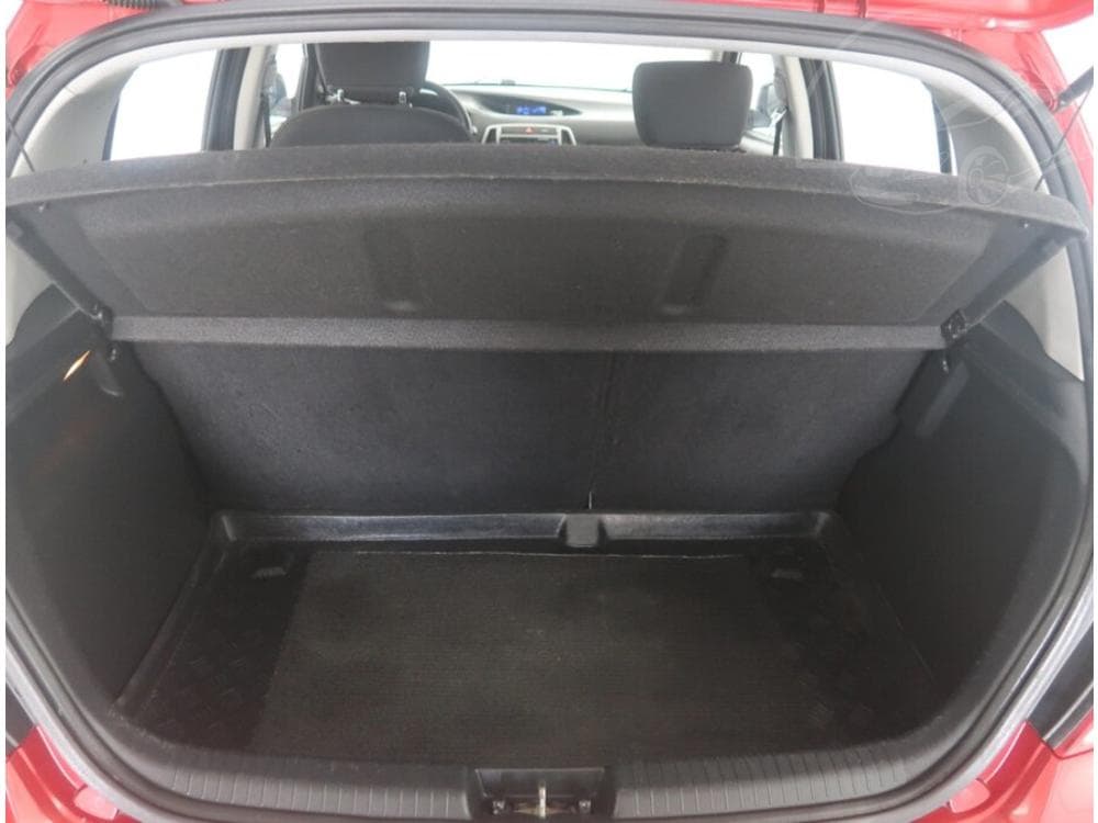 2012 Hyundai i20 - 13