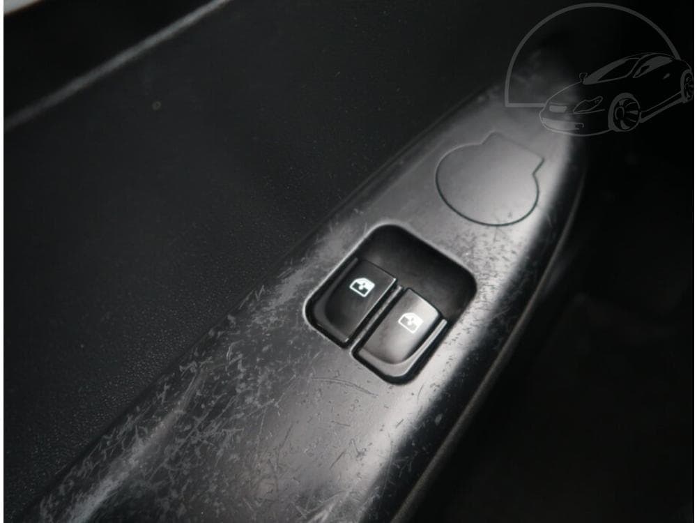 2012 Hyundai i20 - 14
