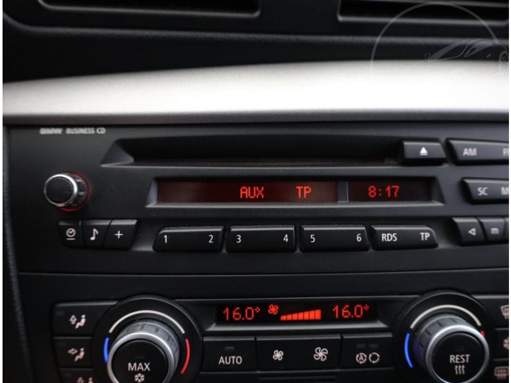 2009 BMW 1-SERIES - 11