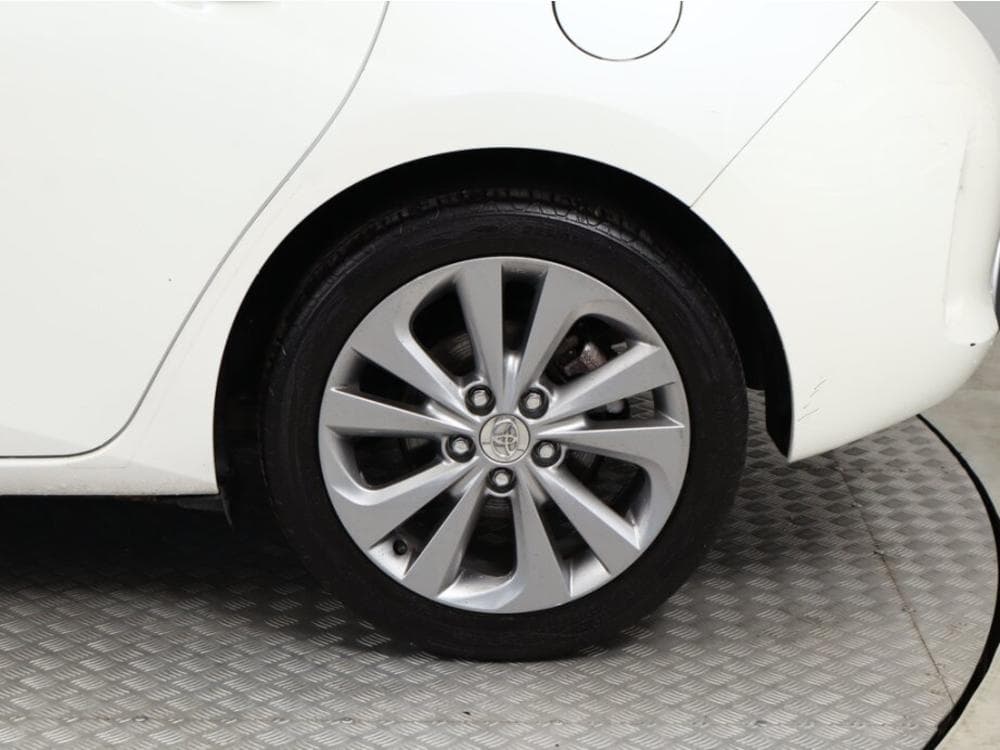 2013 Toyota AURIS - 13