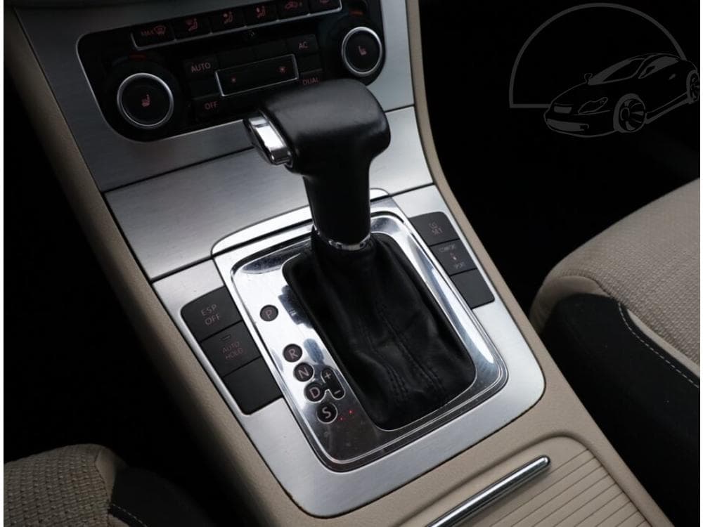 2008 Volkswagen PASSAT - 11