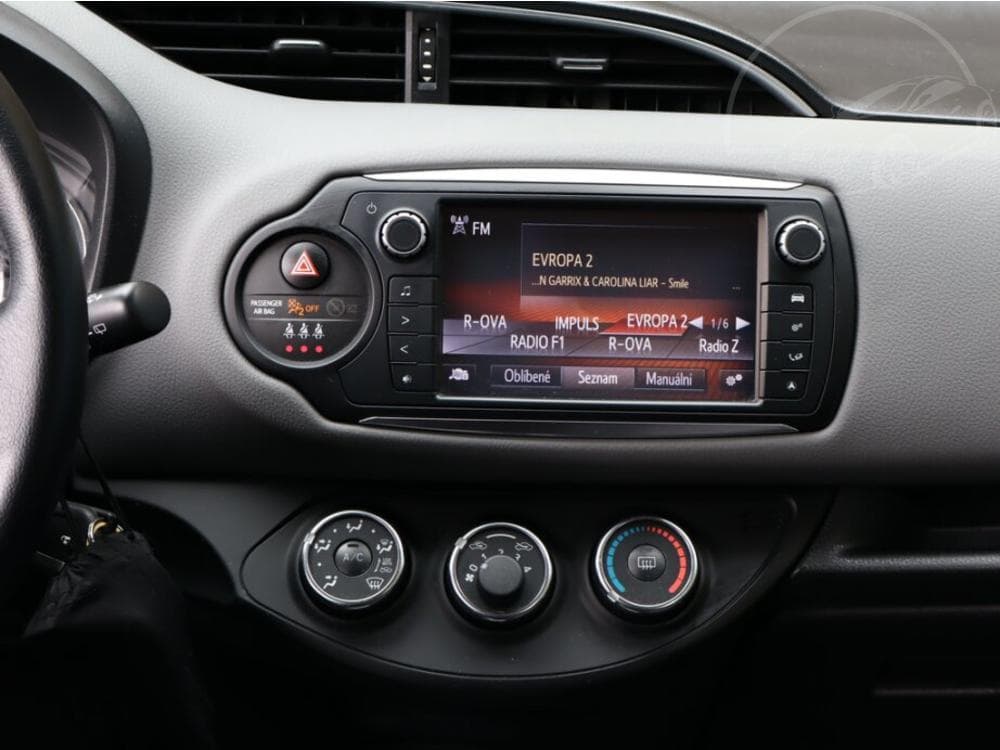2017 Toyota YARIS - 10