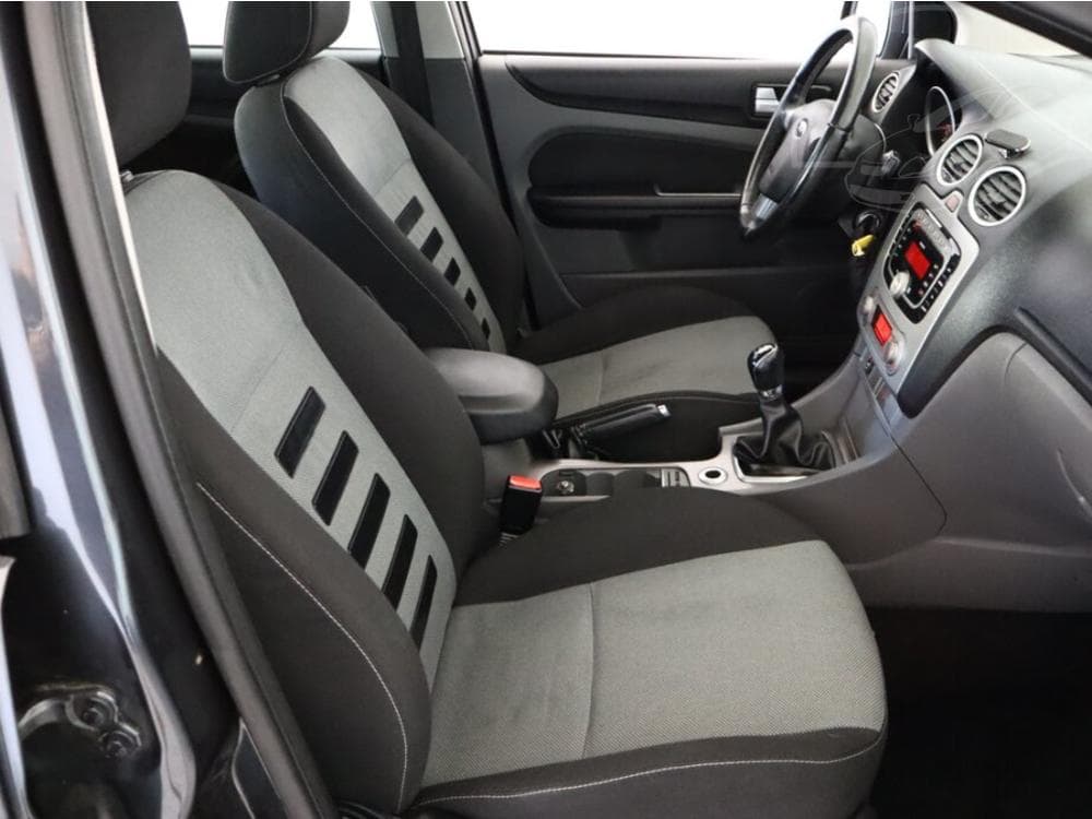 2010 Ford FOCUS - 7