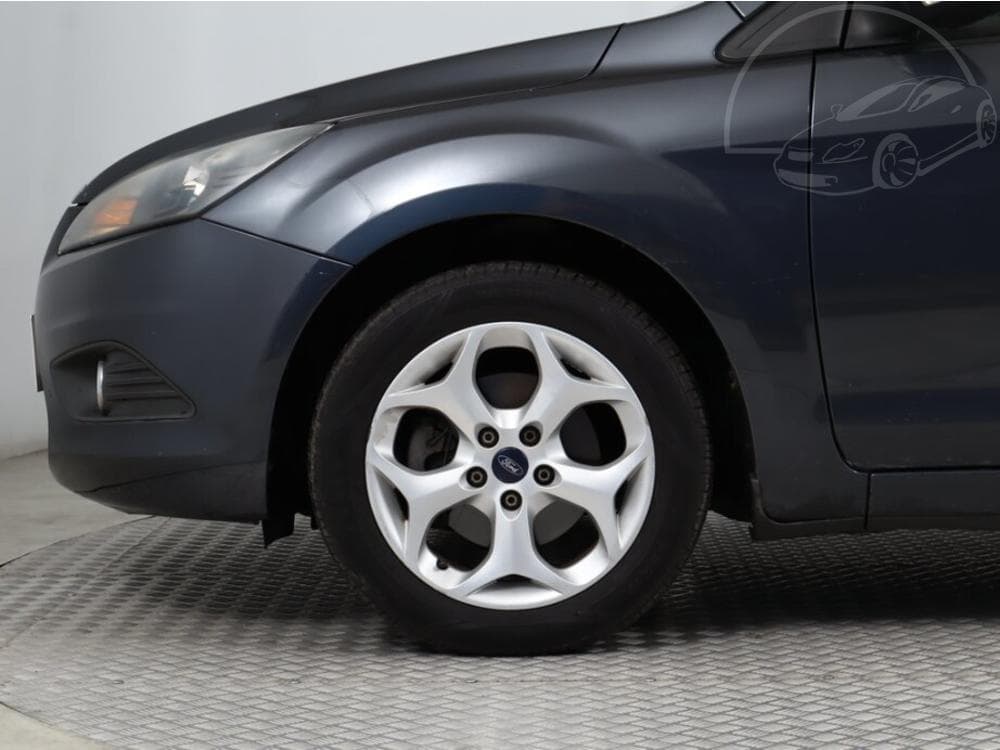 2010 Ford FOCUS - 11