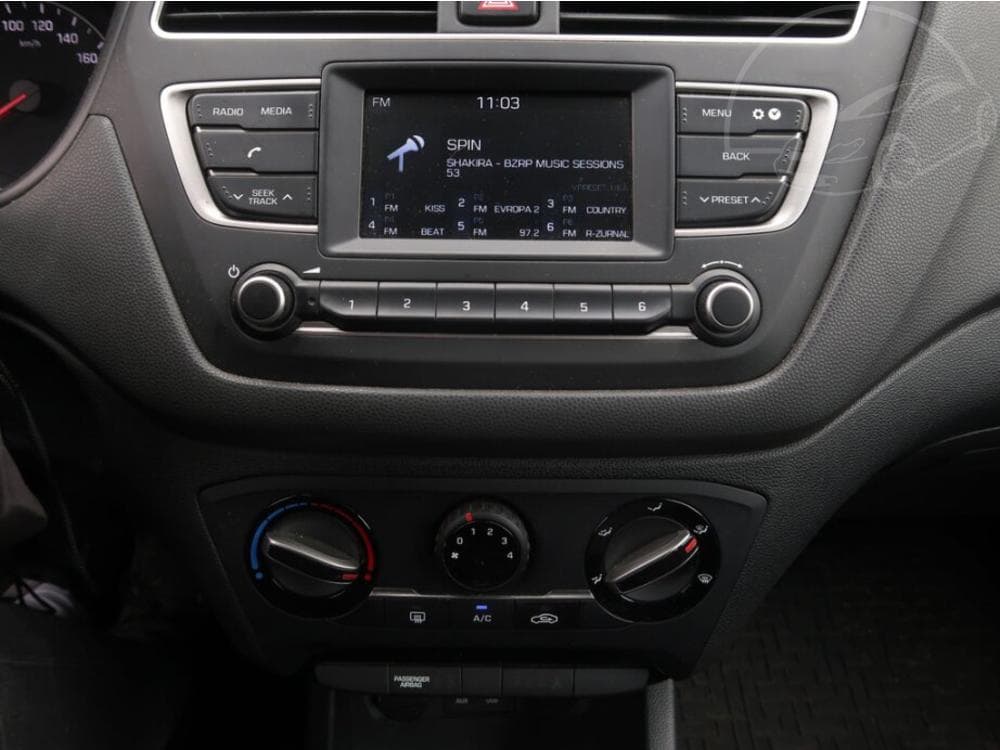 2020 Hyundai i20 - 12