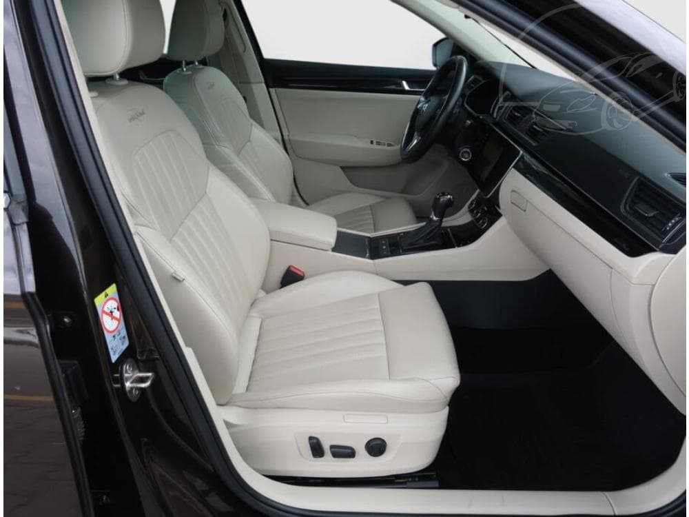 2017 Škoda SUPERB - 9