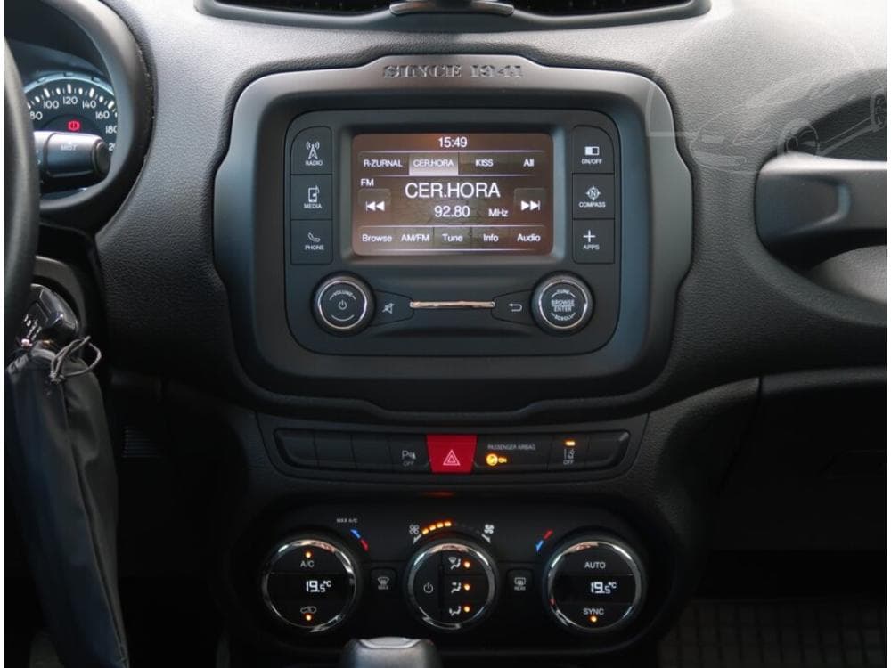2016 Jeep RENEGADE - 12