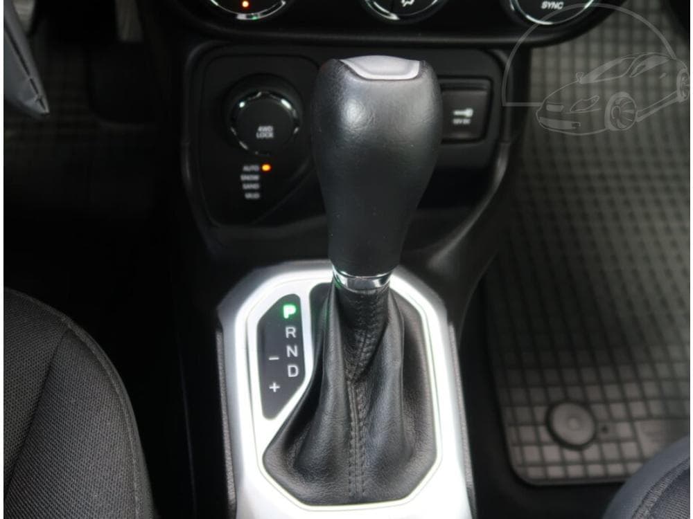 2016 Jeep RENEGADE - 13