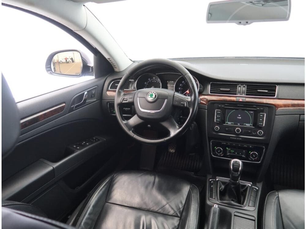 2011 Škoda SUPERB - 7