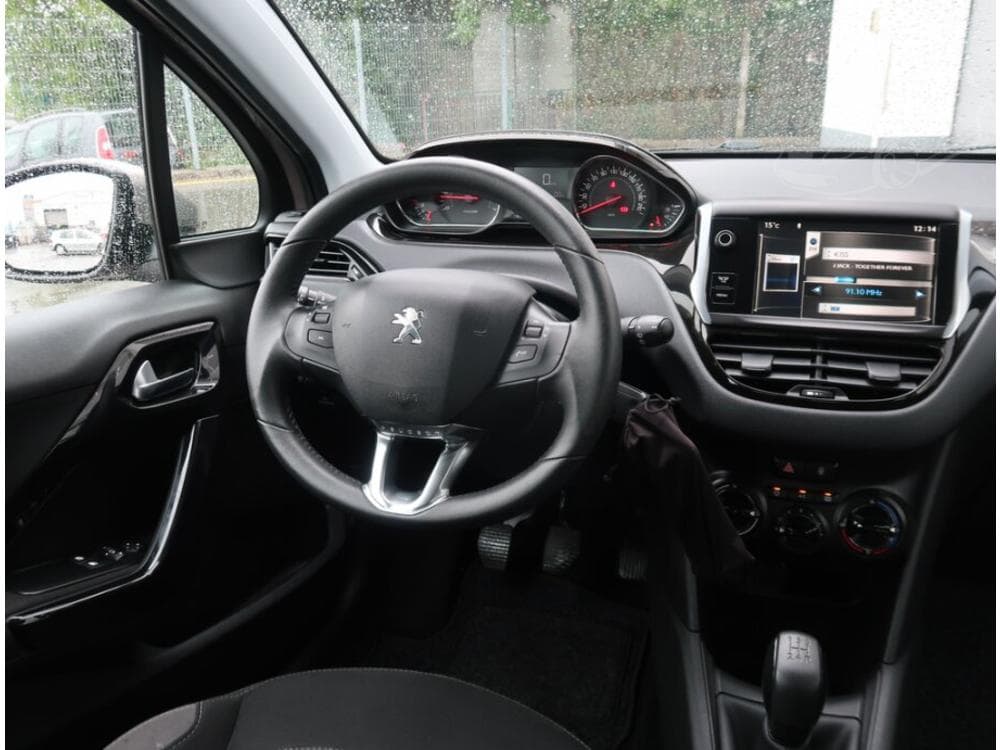 2014 Peugeot 208 - 7