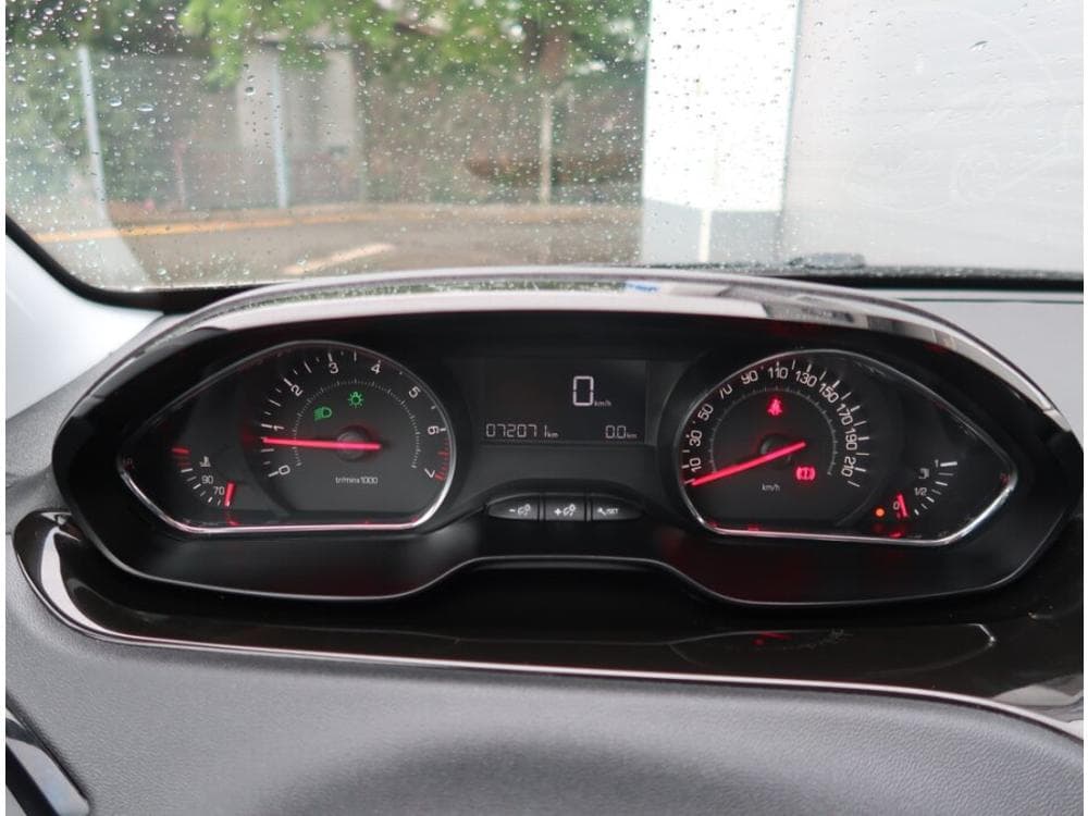 2014 Peugeot 208 - 11