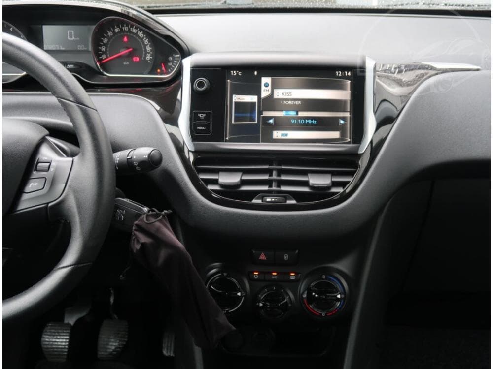 2014 Peugeot 208 - 12