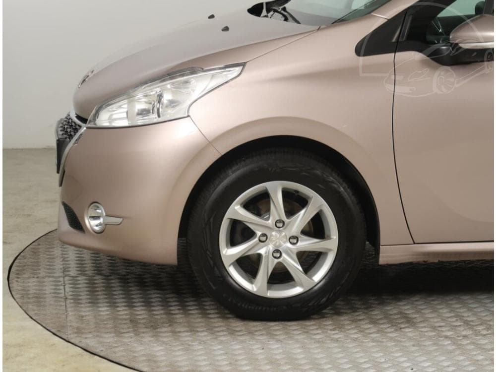 2014 Peugeot 208 - 14
