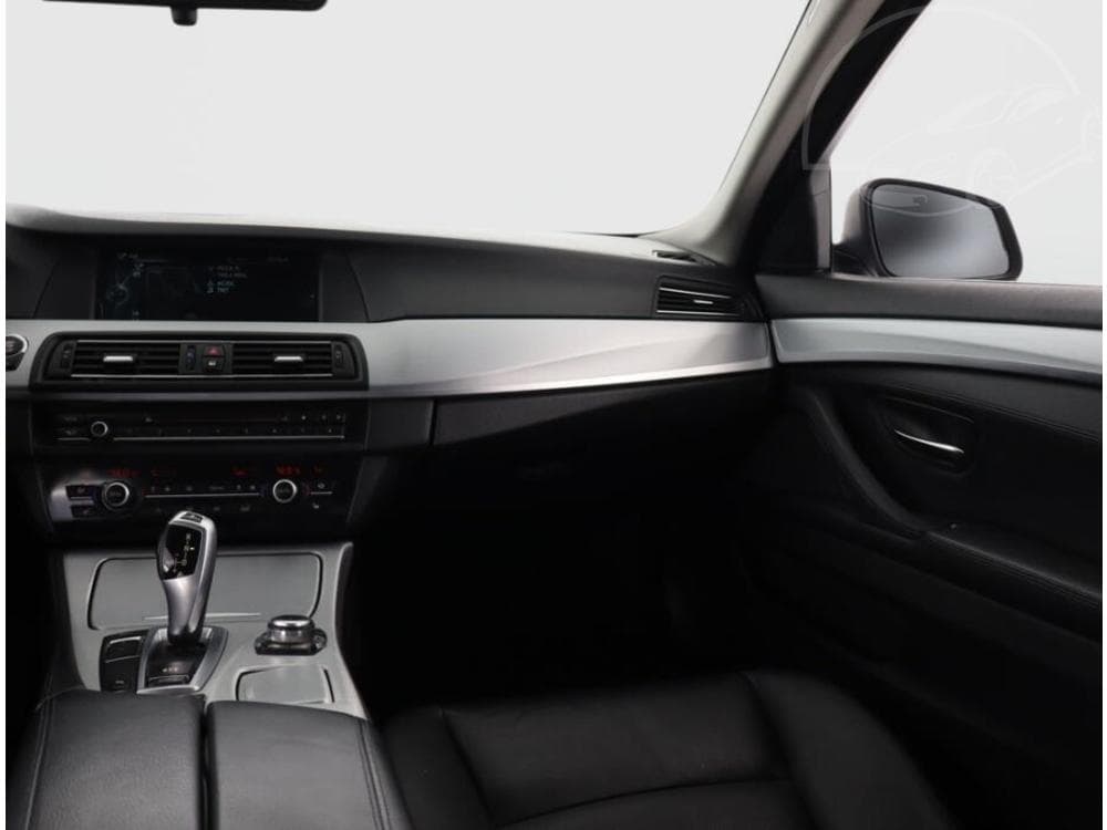 2013 BMW 5-SERIES - 8